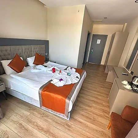 Hotel Golden Rock - 16 Adults Only 4*